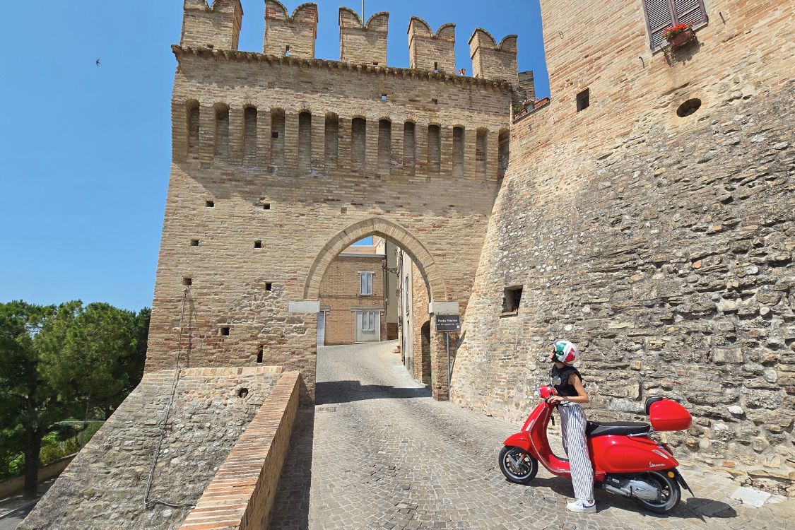 vespa tour marche
